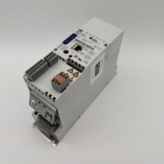 falownik Lenze E84AVSCC5514SXS — widok z przodu